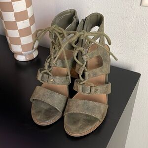 Whitemt. olive green sandal heel
